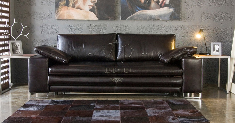 Кожаный диван для интерьера эклектика