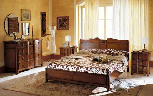 Итальянская кровать в классическом стиле.