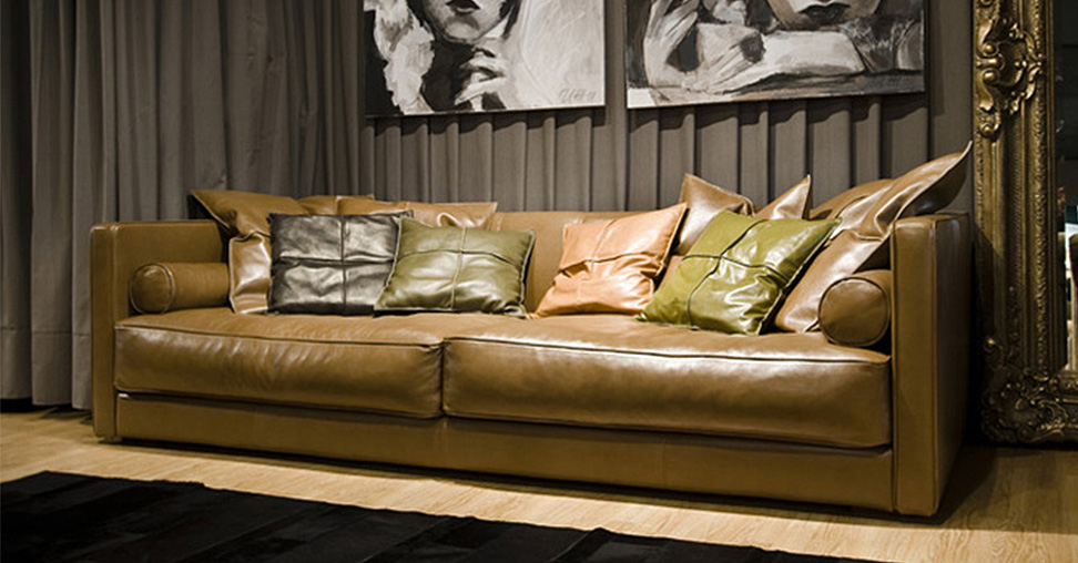 Кожаный диван VOGUE Modern. Купить элитный итальянский диван Вок Модерн всалоне эксклюзивной мягкой классической мебели VIP-Диваны.