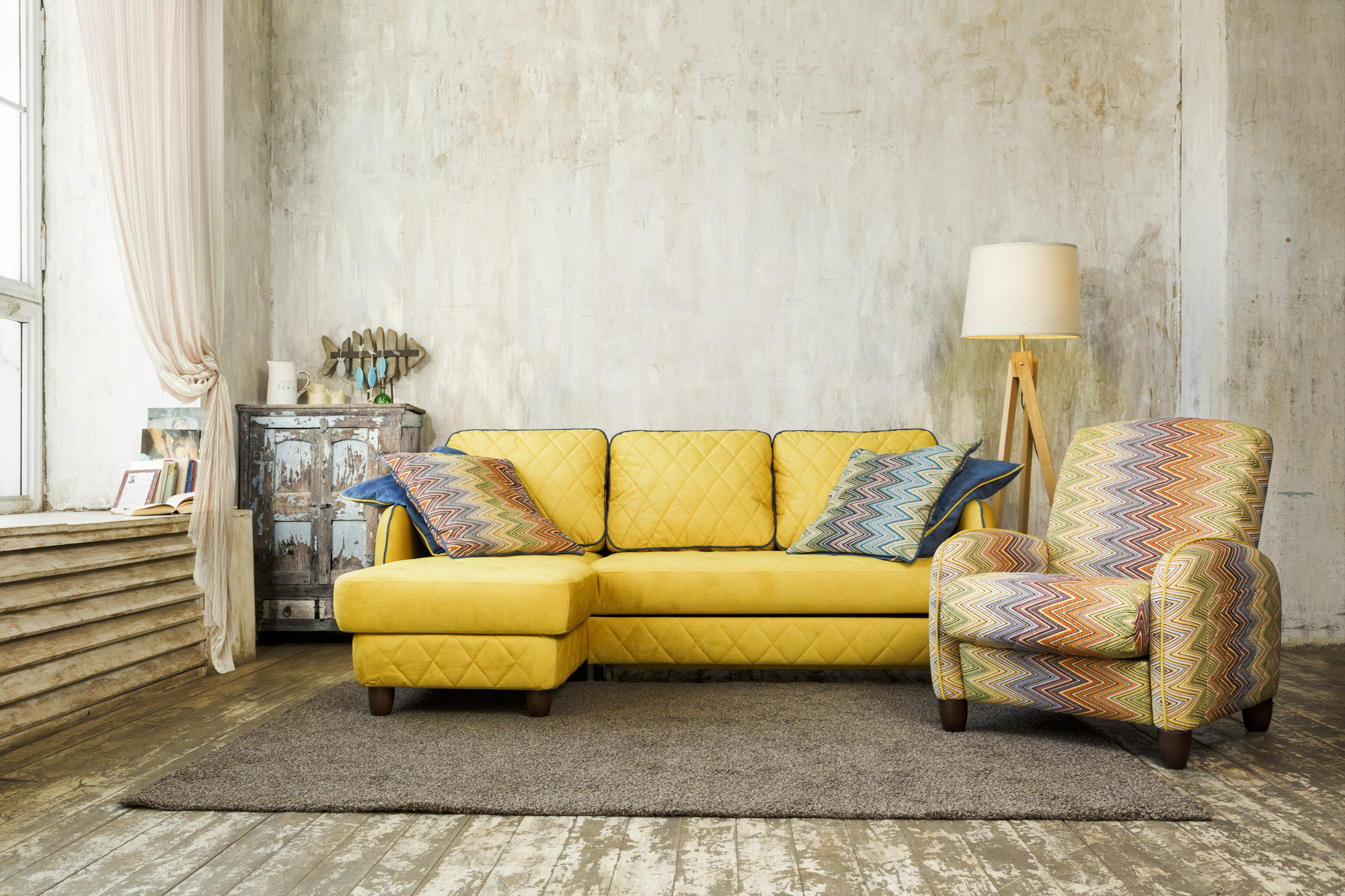 Что нужно знать о жёлтых диванах