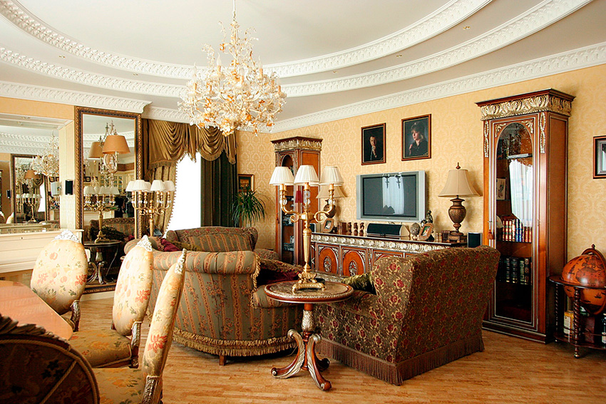 интерьер гостиной с белой мебелью в классическом стиле фото