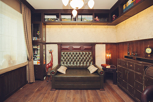 Сталинский диван в интерьере квартиры на Ярцевой