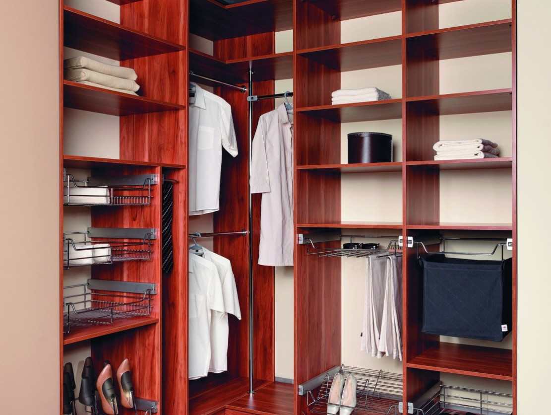 Мебель для гардеробной: как уместить всю одежду в доме в одном месте?