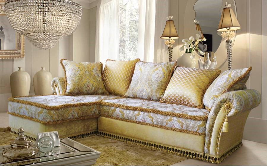 роскошный золотой диван